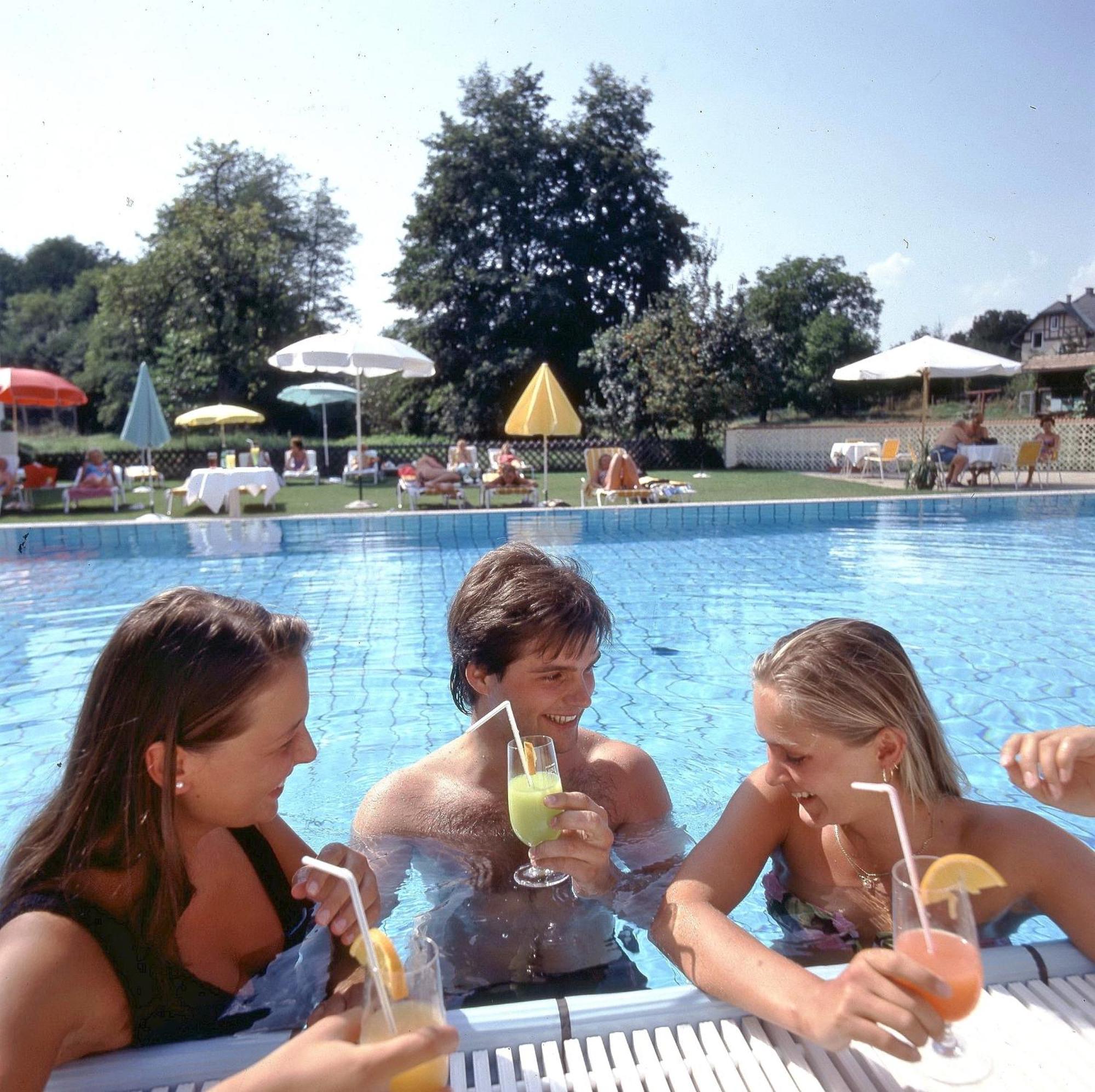 Hotel Velden Bacherlwirt Velden am Woerthersee Exterior photo