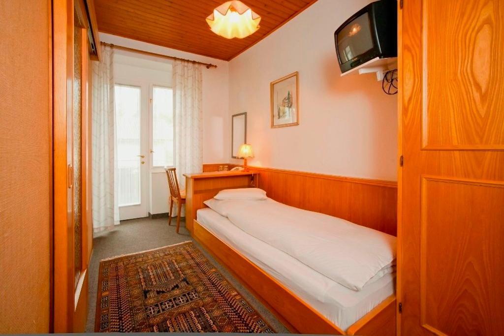 Hotel Velden Bacherlwirt Velden am Woerthersee Room photo