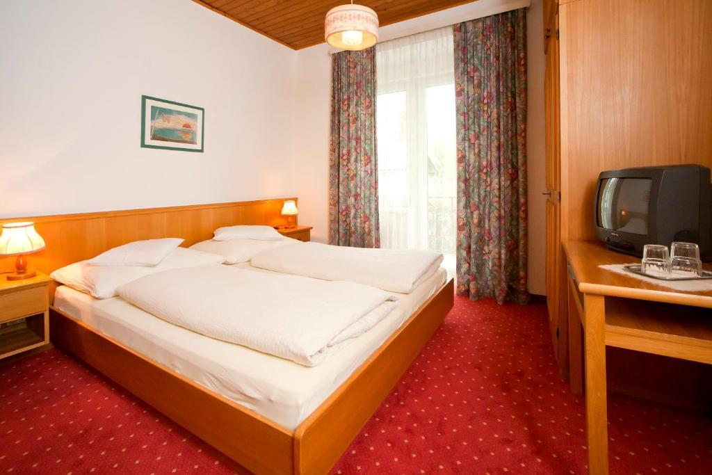 Hotel Velden Bacherlwirt Velden am Woerthersee Room photo